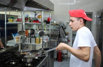 Szafy chłodnicze – niezastąpiony element wyposażenia każdej gastronomii